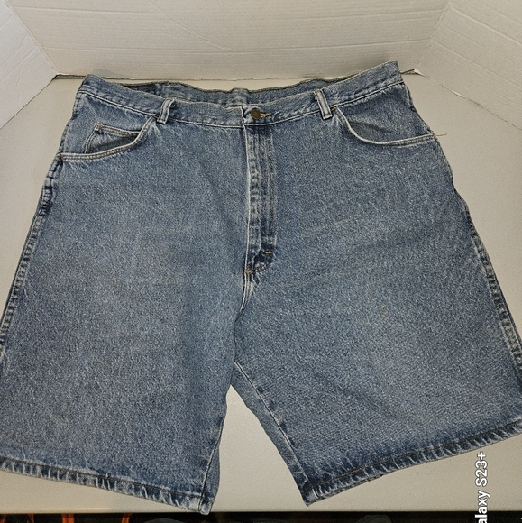 ==Wrangler shorts size 42 - Picture 4 of 16